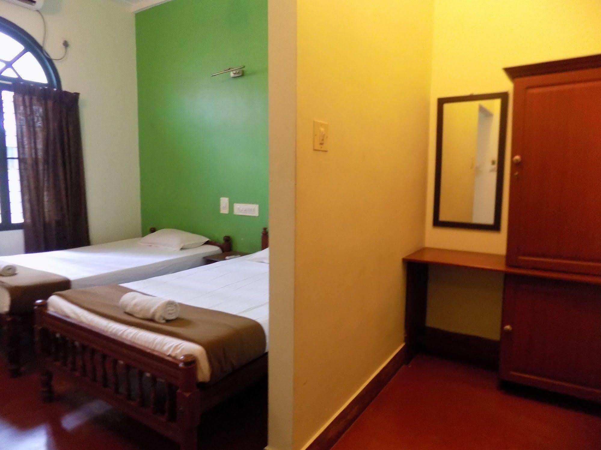 Bed and Breakfast Elphinstone Residencia Kochi Exterior foto