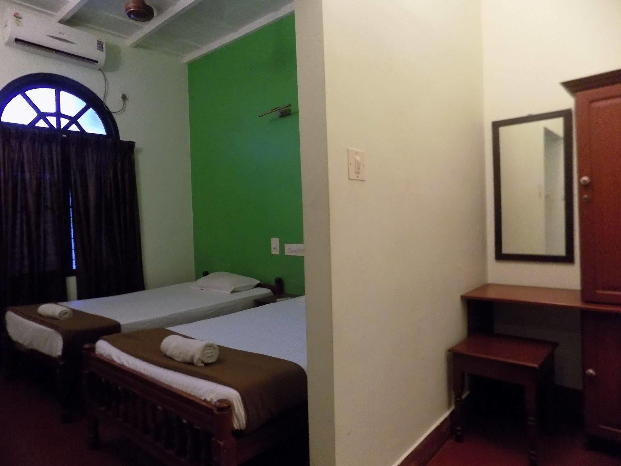 Bed and Breakfast Elphinstone Residencia Kochi Exterior foto